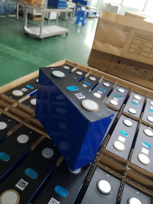 Cellule prismatique rechargeable LiFePO4 de qualité usine d'origine A 3.2V 102Ah pour batterie au Lithium EVorage E à énergie solaire